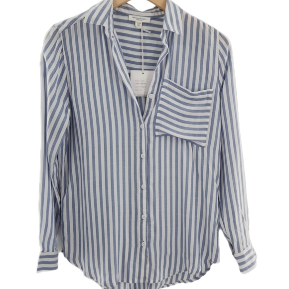 beachlunchlounge Tops - Beach Lunch Lounge Eden Blue and White Long Sleeve Button Up Womens Size XS